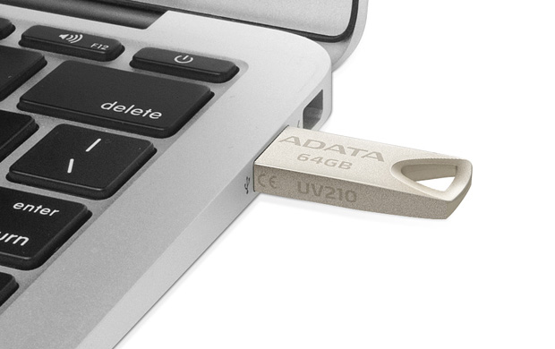 Memoria USB-A 64GB Adata UV210, Carcasa Metálica, USB 2.0, Color Plata - imagen 3