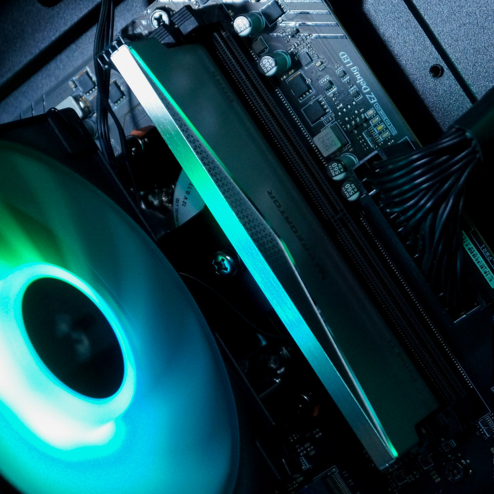 Ensamble REN-ATA | RTX 5060 | Ryzen 5 8600G | 24GB DDR5 | 1TB SSD | Windows 11 Pro