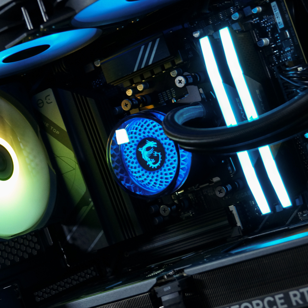 Ensamble SCARLET | RTX 5070 | Ryzen 7 7700 | 32GB DDR5 | 1TB SSD | Windows 11 Pro